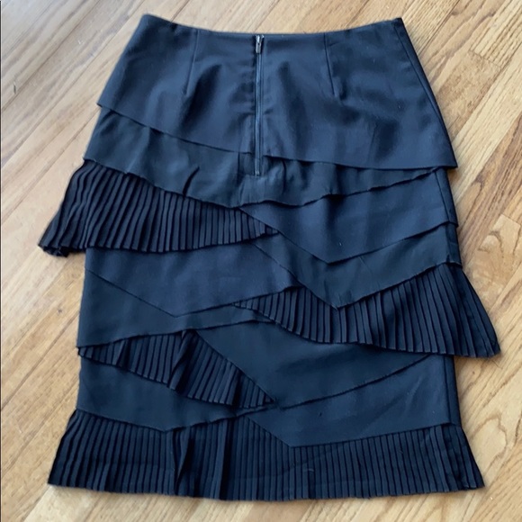 Tiered Banana Republic “BR” label pencil skirt - Picture 3 of 4